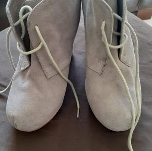 Steve Madden. A pair of shoes for ladies.